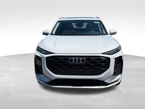 Glacier White Metallic 2026 Audi Q3 S line