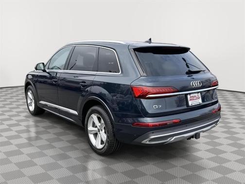 Waitomo Blue Metallic 2023 Audi Q7 45 Premium Plus