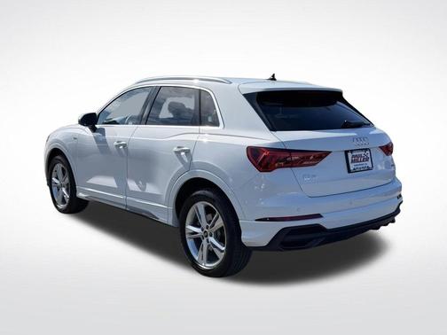 Glacier White Metallic 2023 Audi Q3 45 S line Premium