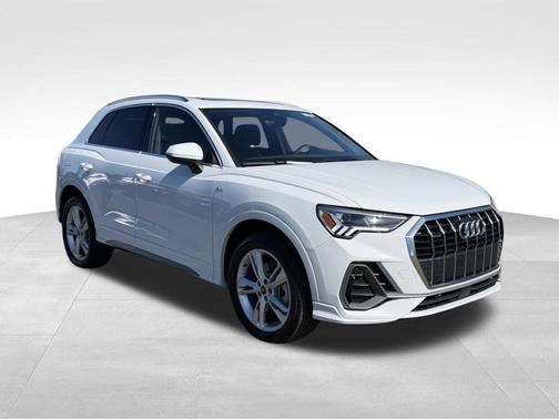 Glacier White Metallic 2023 Audi Q3 45 S line Premium