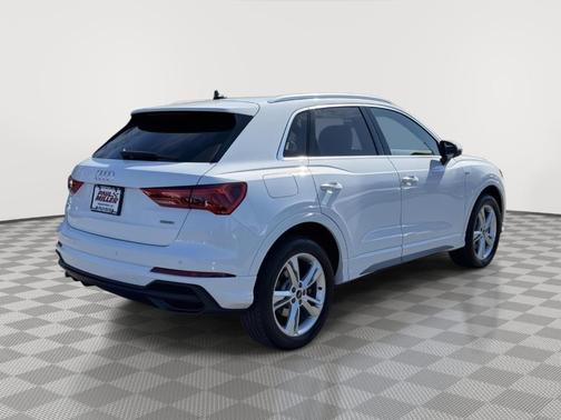 2023 Audi Q3 45 S line Premium