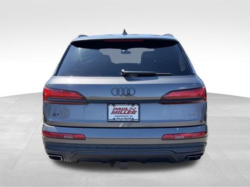 Samurai Gray Metallic 2026 Audi Q7 55 Premium Plus