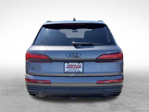 Samurai Gray Metallic 2026 Audi Q7 55 Premium Plus