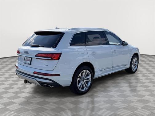 Glacier White Metallic 2026 Audi Q7 PLUS