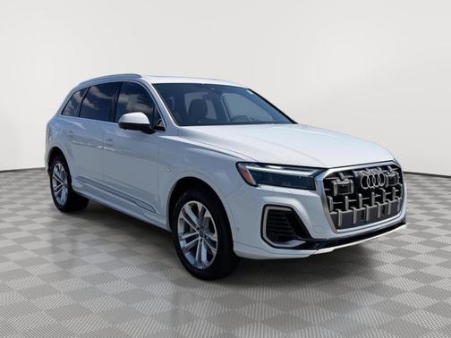 Glacier White Metallic 2026 Audi Q7 PLUS