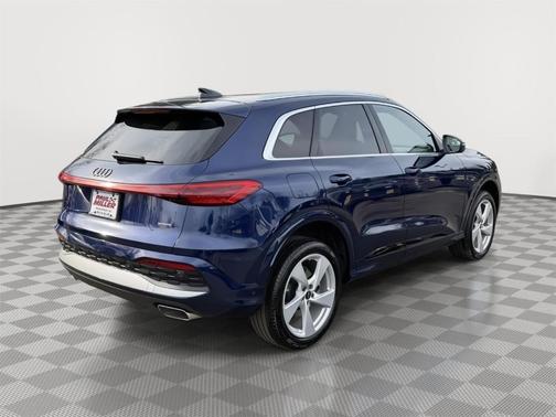 Navarra Blue Metallic 2025 Audi Q5 2.0T quattro Premium