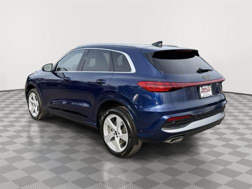 Navarra Blue Metallic 2025 Audi Q5 2.0T quattro Premium
