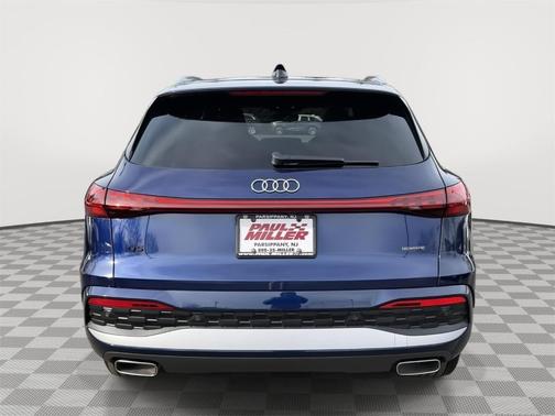 Navarra Blue Metallic 2025 Audi Q5 2.0T quattro Premium
