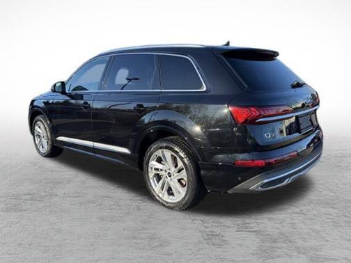 2023 Audi Q7 45 Premium