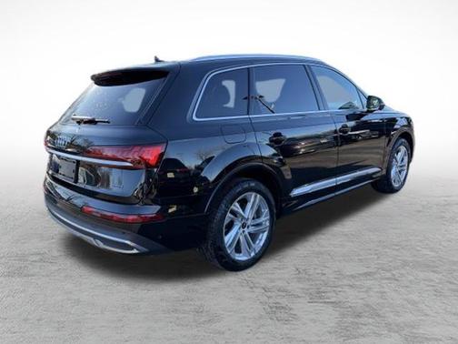 2023 Audi Q7 45 Premium
