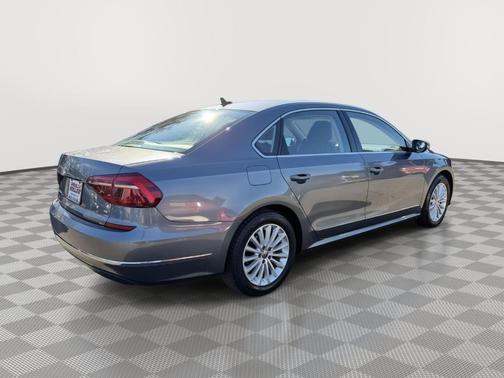 2017 Volkswagen Passat 1.8T SE