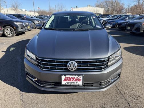 2017 Volkswagen Passat 1.8T SE