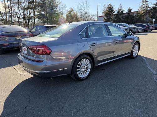 2017 Volkswagen Passat 1.8T SE