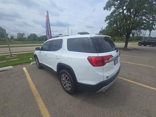 2017 GMC Acadia SLE-2