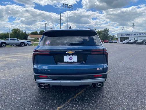2025 Chevrolet Traverse LT