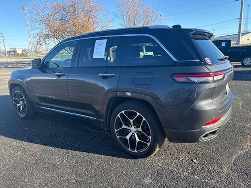 2022 Jeep Grand Cherokee Summit