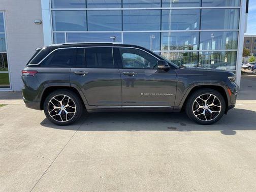 2022 Jeep Grand Cherokee Summit