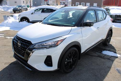 2023 Nissan Kicks SR