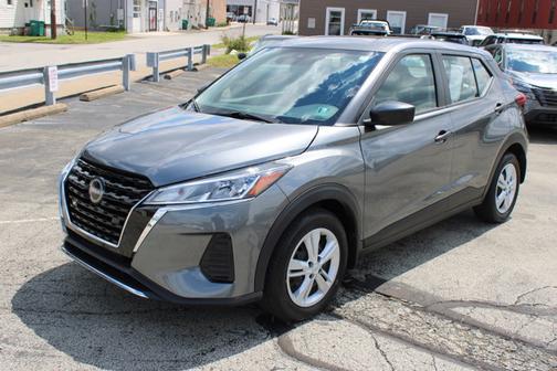 Gun Metallic 2024 Nissan Kicks S
