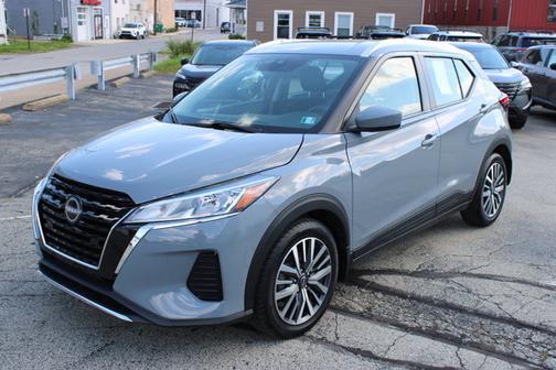 Boulder Gray Pearl 2023 Nissan Kicks SV