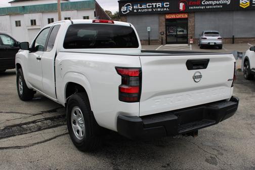 2022 Nissan Frontier S