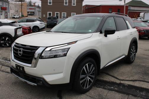 2022 Nissan Pathfinder Platinum
