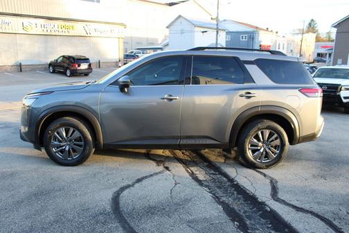 2022 Nissan Pathfinder SV