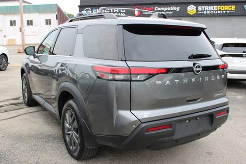 2022 Nissan Pathfinder SV