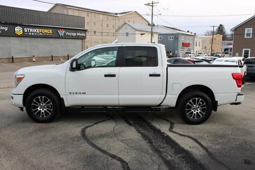 2022 Nissan Titan SV