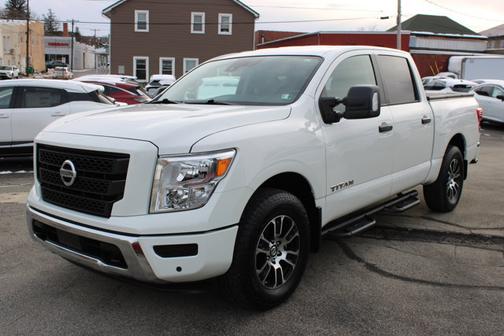 2022 Nissan Titan SV