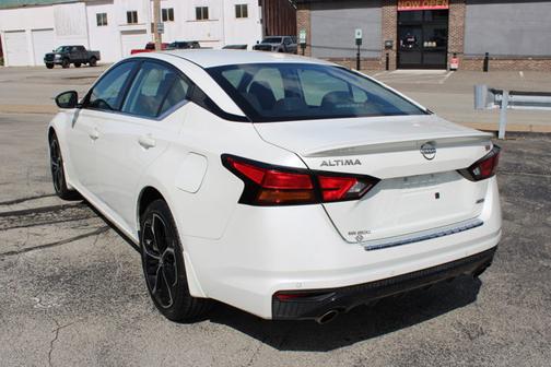 White 2023 Nissan Altima 2.5 SR