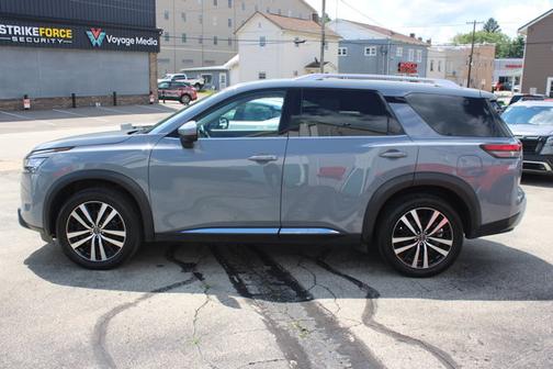 2023 Nissan Pathfinder Platinum