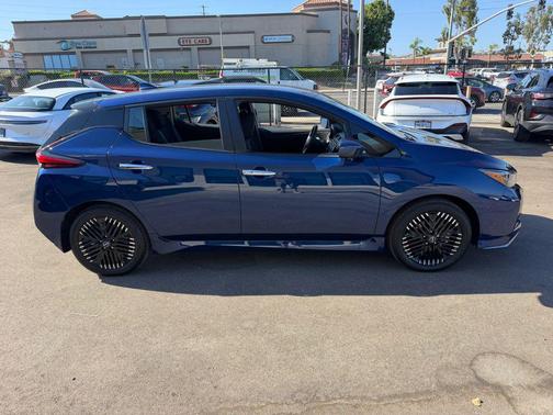 Deep Blue Pearl 2024 Nissan Leaf SV PLUS