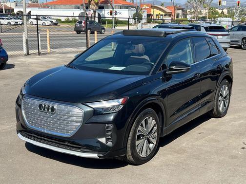 Mythos Black Metallic 2023 Audi Q4 e-tron Premium Plus 40 RWD