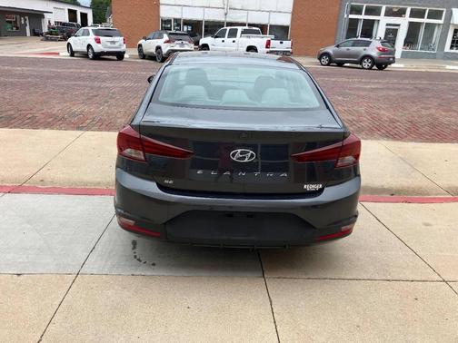 Gray 2020 Hyundai ELANTRA SE
