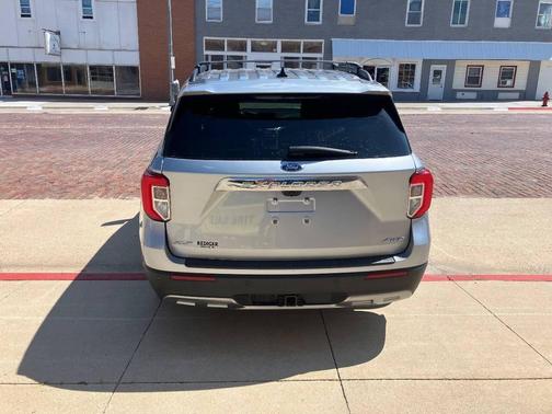 2022 Ford Explorer XLT AWD 4dr SUV