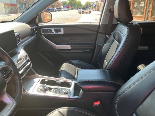 2022 Ford Explorer XLT AWD 4dr SUV