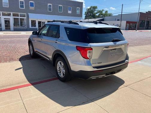 2022 Ford Explorer XLT AWD 4dr SUV