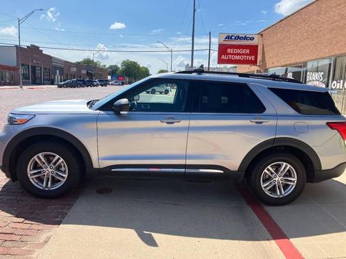 2022 Ford Explorer XLT AWD 4dr SUV
