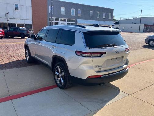 Silver 2021 Jeep Grand Cherokee L Limited
