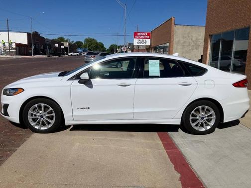 White 2019 Ford Fusion Hybrid SE
