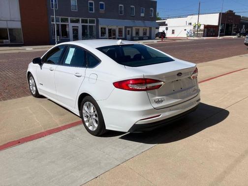 White 2019 Ford Fusion Hybrid SE