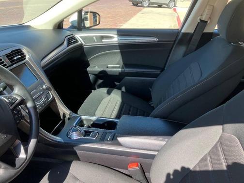 White 2019 Ford Fusion Hybrid SE