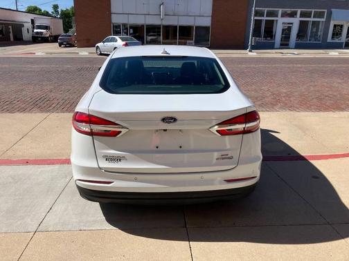 White 2019 Ford Fusion Hybrid SE