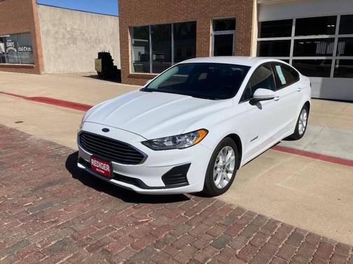 White 2019 Ford Fusion Hybrid SE