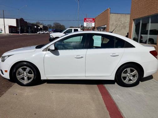 White 2014 Chevrolet Cruze 1LT