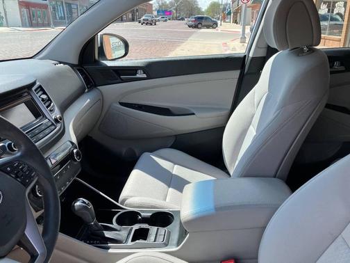 2018 Hyundai TUCSON SE