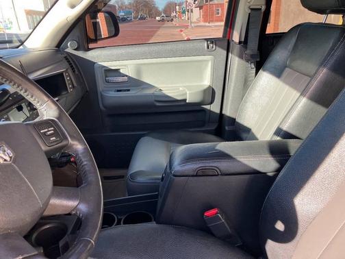 2011 Dodge Dakota Laramie 4x4 4dr Crew Cab