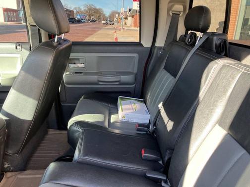 2011 Dodge Dakota Laramie 4x4 4dr Crew Cab