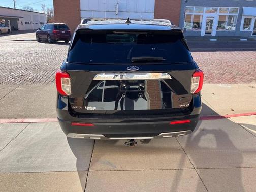2021 Ford Explorer XLT AWD 4dr SUV